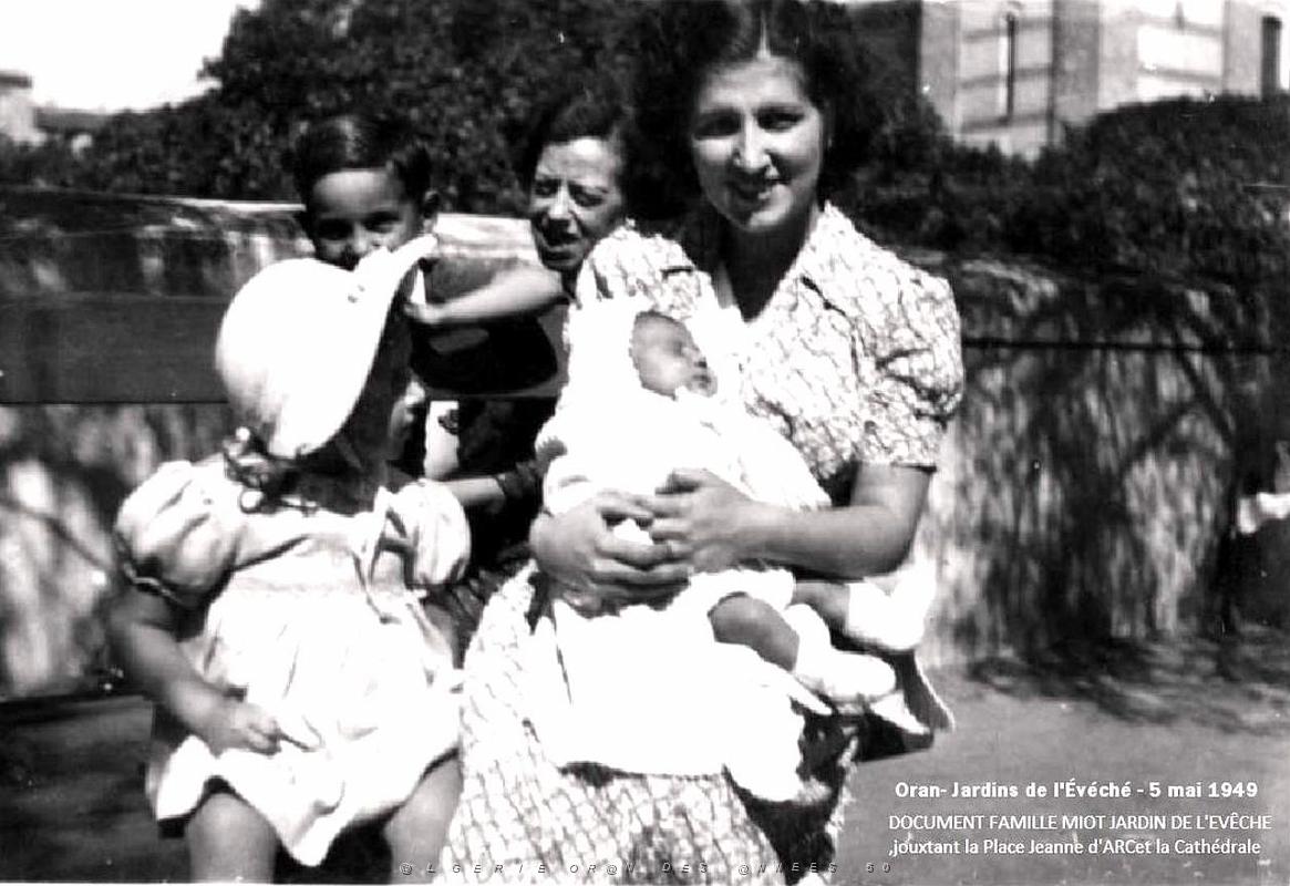 Oran- SDV- 5027- 1949 05 05 JARDIN DE L EVECHE.JPG